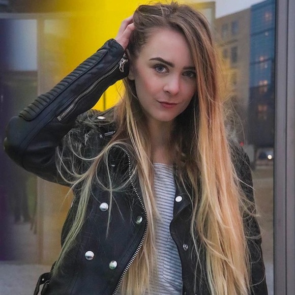 Meet your Posher, Mallory! - Picture 3 of 14